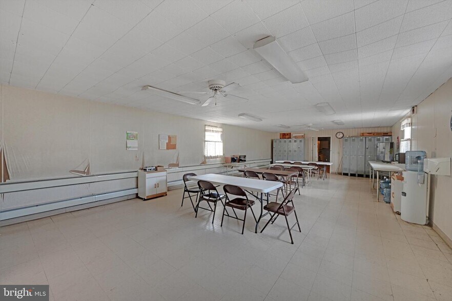 More Photos Of 501 W Washington Ave, Myerstown General Retail For Sale