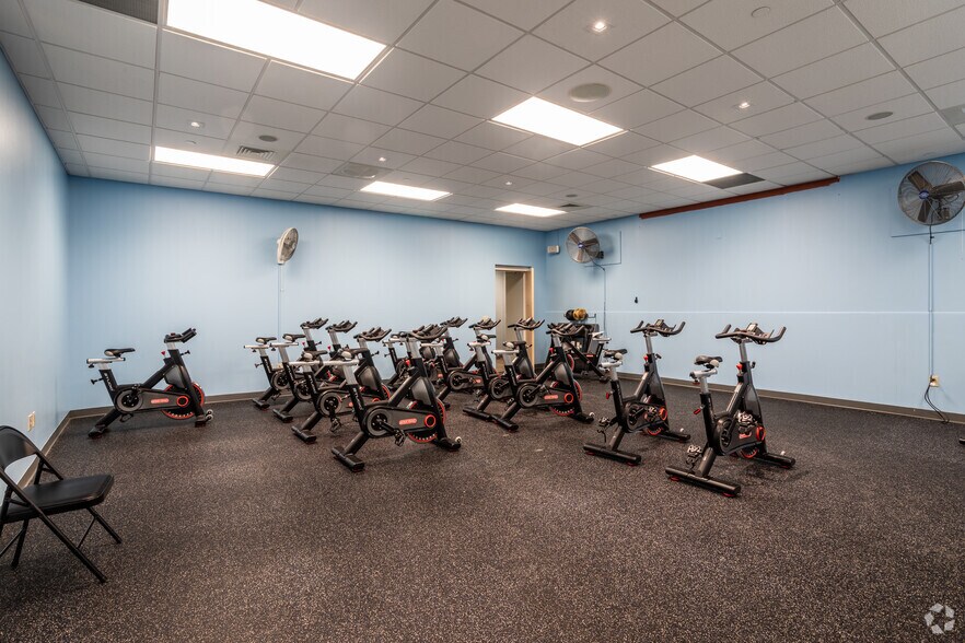More Photos Of 847 Easton Rd, Warrington Office For Sale