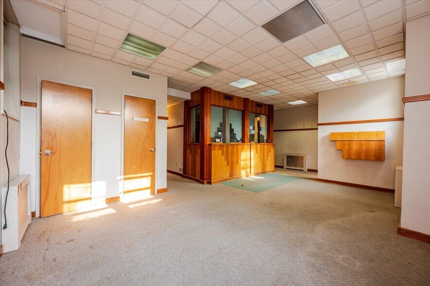 More Photos Of 195 N Village Ave, Rockville Centre Office For Sale