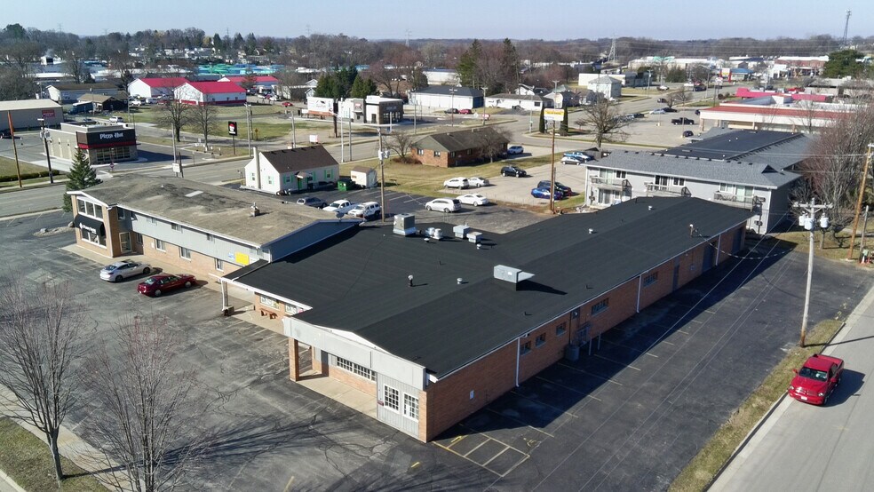 Primary Photo Of 19 N Arch St, Janesville General Retail For Lease