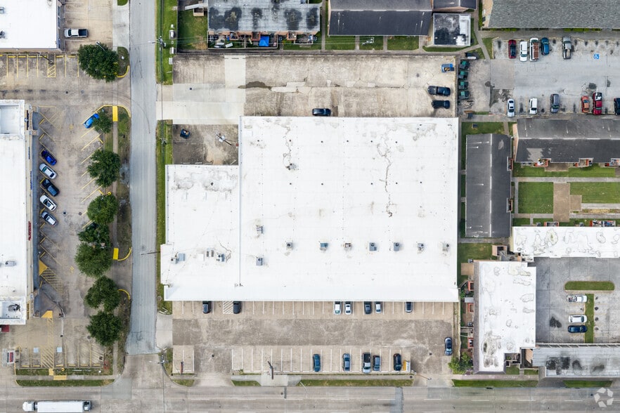 More Photos Of 6003 Bellaire Blvd, Houston Storefront For Lease