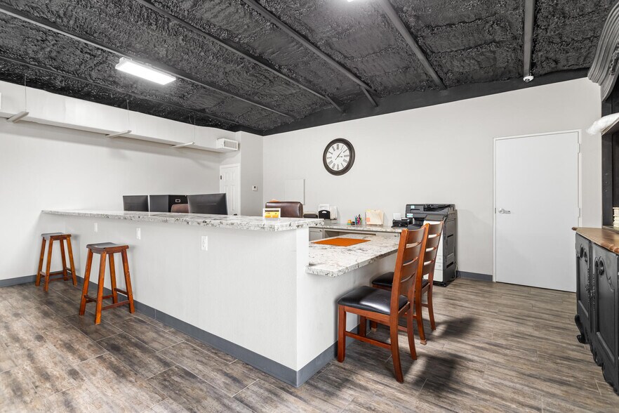 More Photos Of 3144 Texas Ave, Bridge City Warehouse For Lease