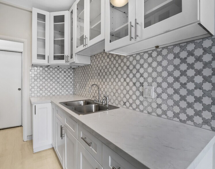 More Photos Of 1811 Whitley Ave, Los Angeles Apartments For Sale