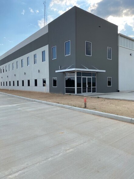 More Photos Of 36422 Hempstead Rd, Hockley Warehouse For Lease