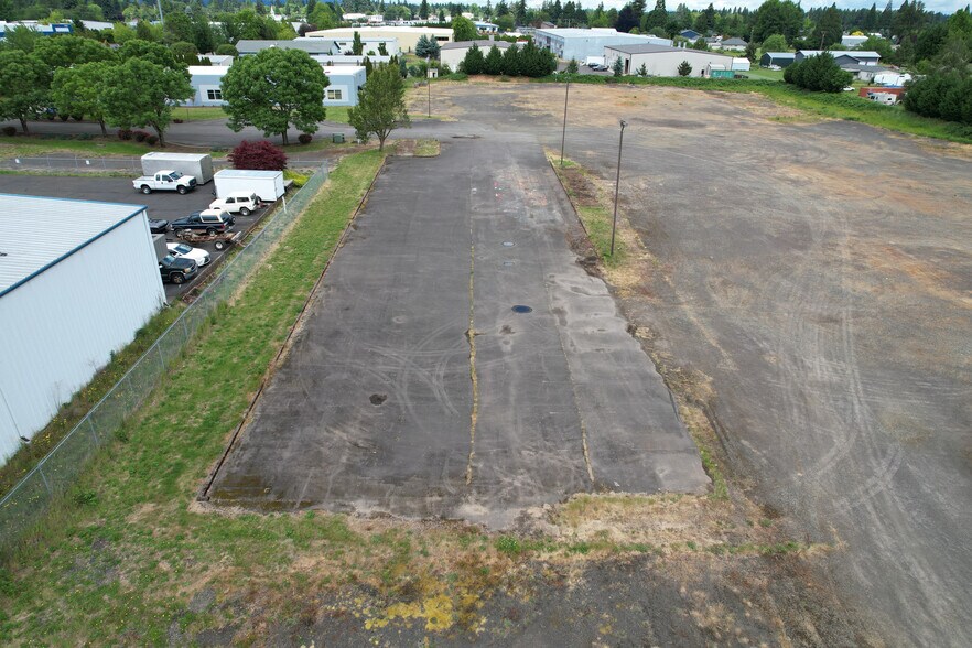 More Photos Of 2500 Industrial Ave, Hubbard Warehouse For Lease