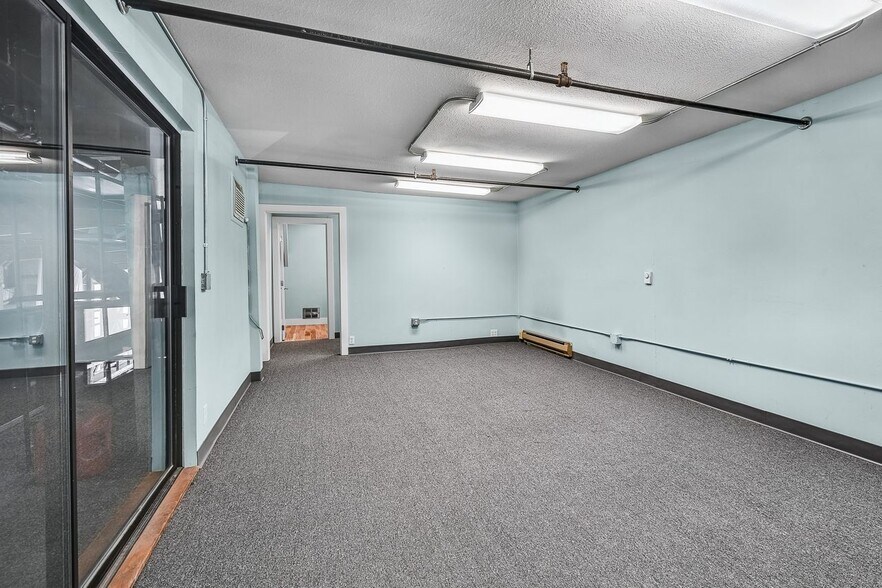 More Photos Of 2520 Westlake Ave N, Seattle Loft Creative Space For Lease