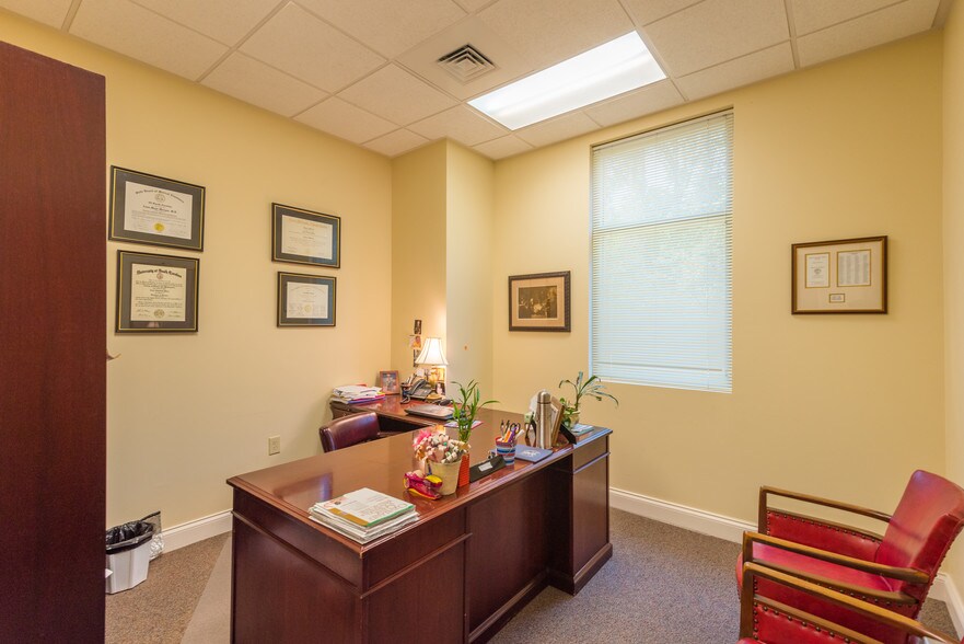 More Photos Of 897 Von Kolnitz Rd, Mount Pleasant Medical For Lease