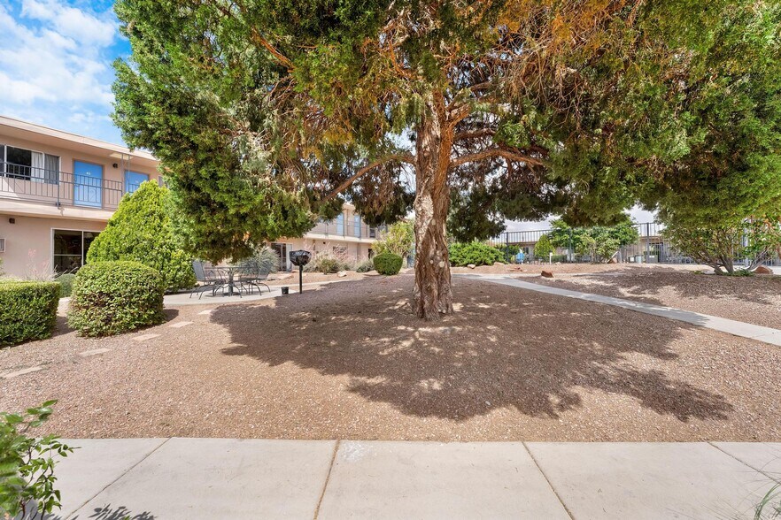 More Photos Of 150 N Lake Powell Blvd, Page Hotel For Sale