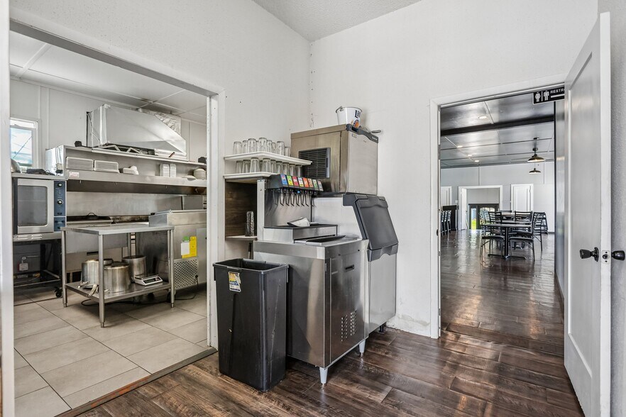 More Photos Of 206 W Spruce St, Gillespie Religious Facility For Sale
