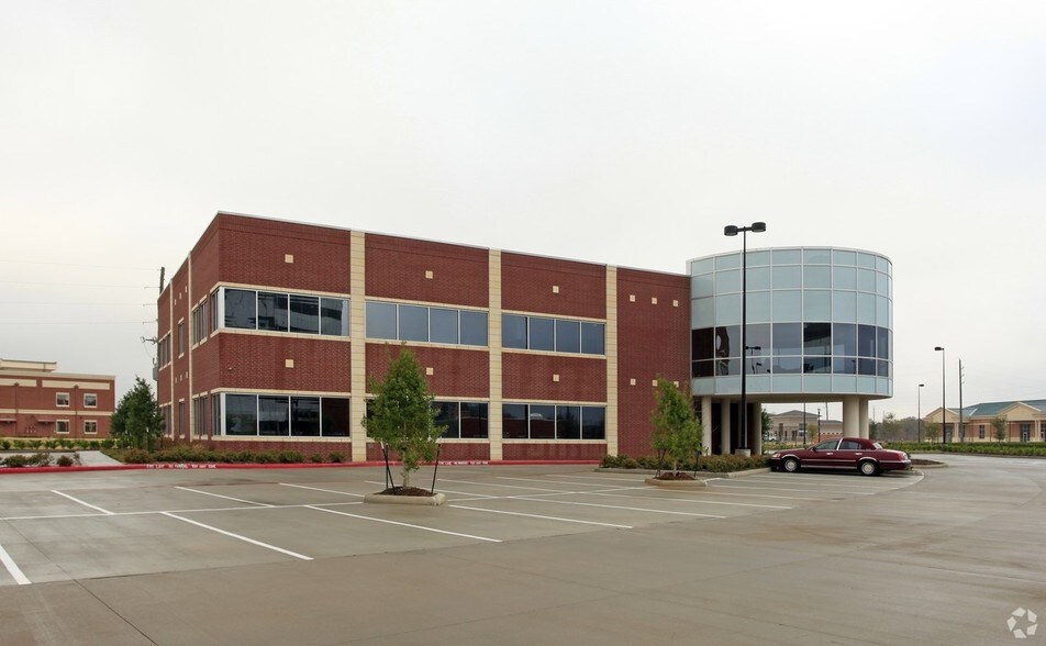 More Photos Of 1400 Creek Way Dr, Sugar Land Medical For Lease