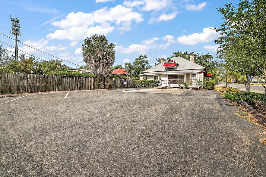 More Photos Of 324 N Texas Ave, Tavares Office For Lease