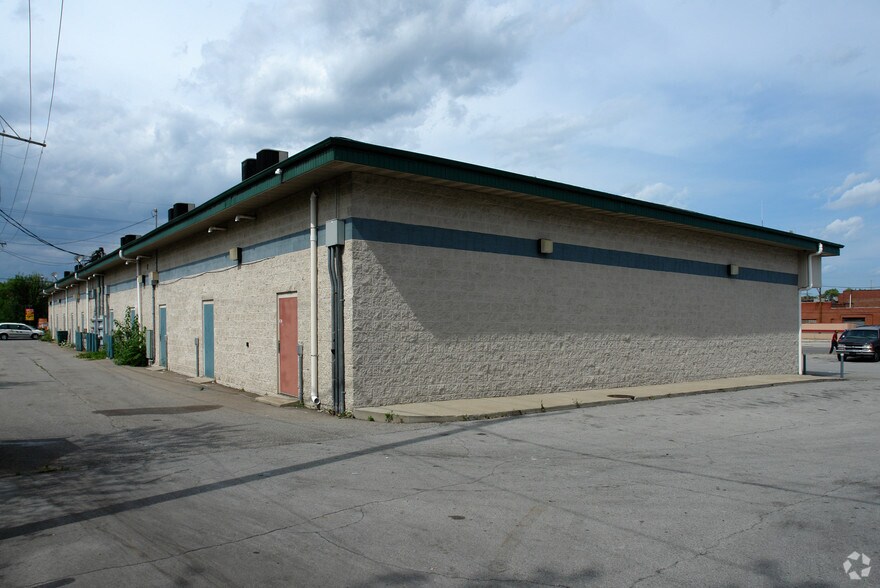 More Photos Of 1100-1200 Broadway, Gary Unknown For Lease