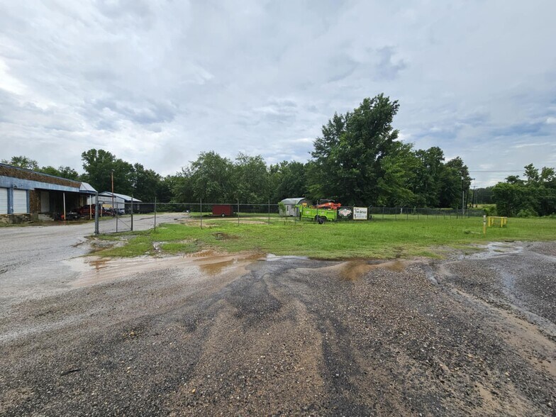 More Photos Of 1420 E Palestine Ave, Palestine Flex For Sale