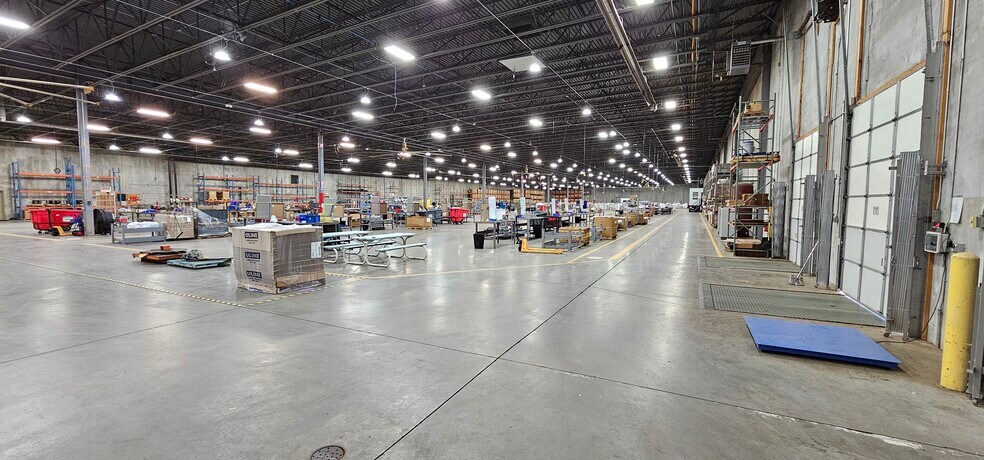 More Photos Of 3310 MN-20, Cannon Falls Distribution For Sale