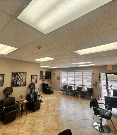 More Photos Of 820 E Terra Cotta Ave, Crystal Lake Office For Sale