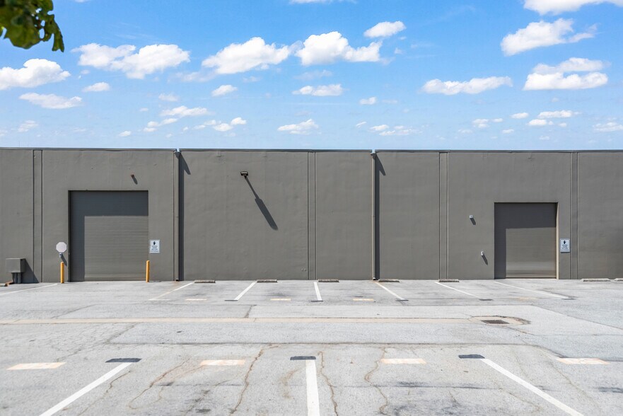 More Photos Of 880 Stanton Rd, Burlingame Warehouse For Lease