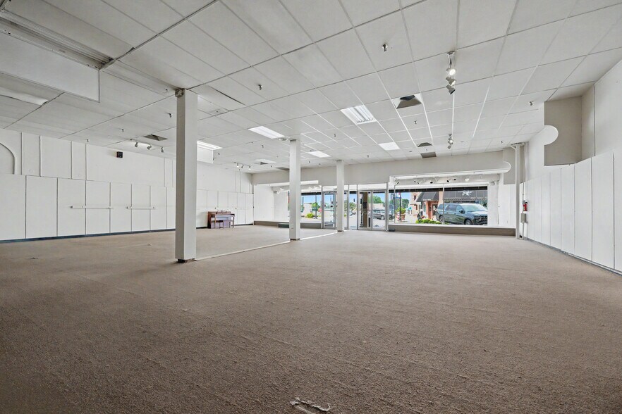 More Photos Of 106 Musgrove St, Clinton Storefront Retail Office For Sale