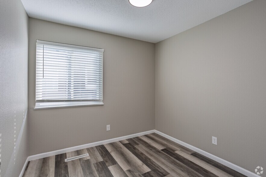 More Photos Of 4000 Archer Dr, East Moline Apartments For Sale