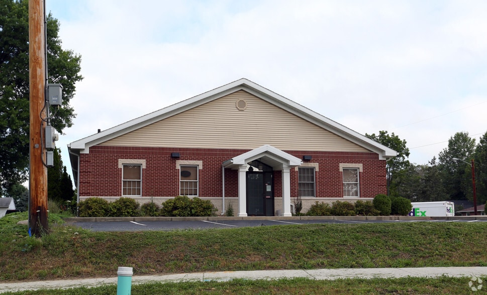 More Photos Of 366 N Portland Way, Galion Medical For Sale