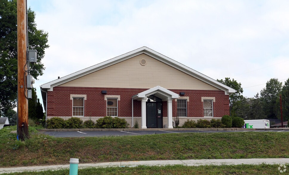More Photos Of 366 N Portland Way, Galion Medical For Lease