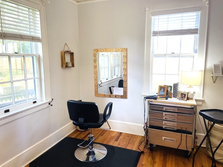 More Photos Of 710 Raleigh St, West Columbia Office For Lease