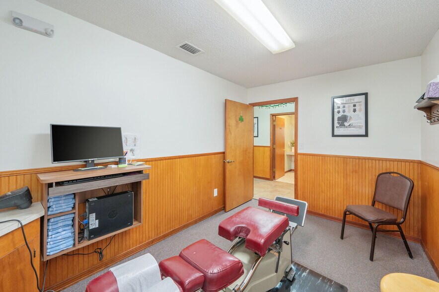 More Photos Of 1078 S Ferdon Blvd, Crestview Medical For Sale