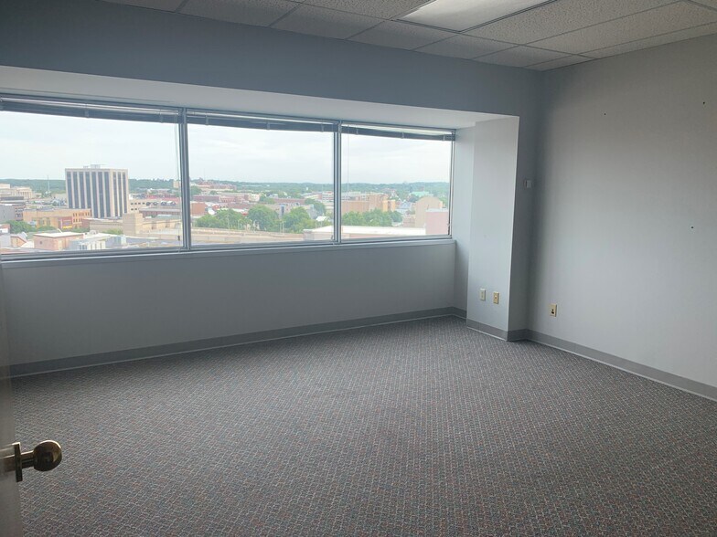 More Photos Of 425 2nd St SE, Cedar Rapids Office For Sale