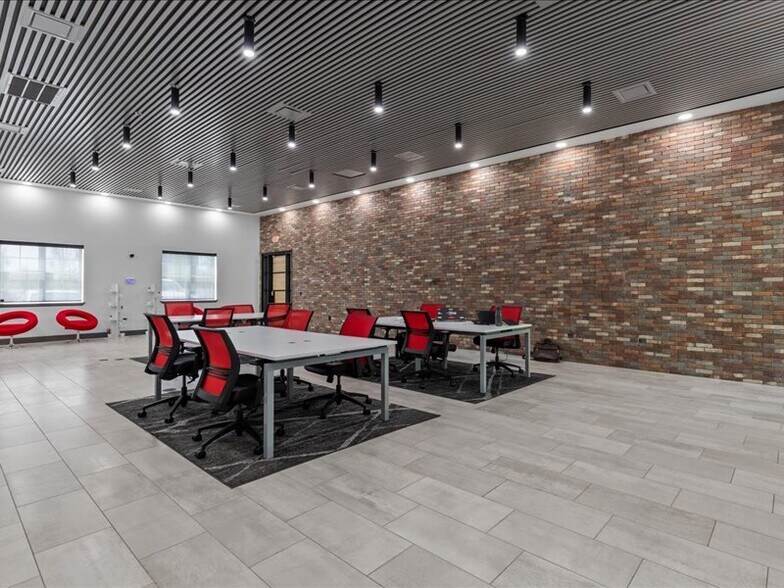 More Photos Of 1193 W John Carpenter Fwy, Irving Medical For Lease