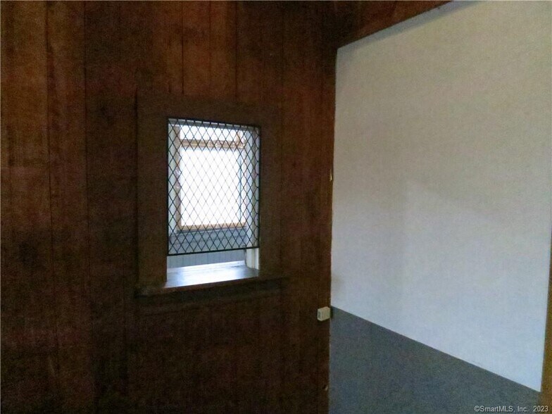 More Photos Of 187 Lebanon Ave, Colchester Freestanding For Lease