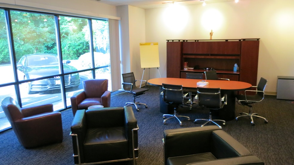 More Photos Of 3 Alpine Ct, Chestnut Ridge Service For Lease