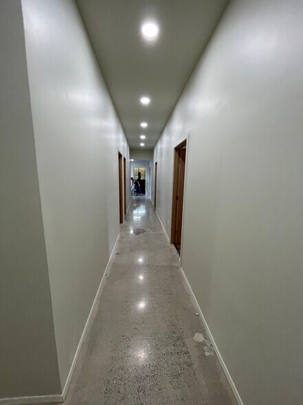 More Photos Of 1520 N Government Way, Coeur d'Alene Showroom For Sale