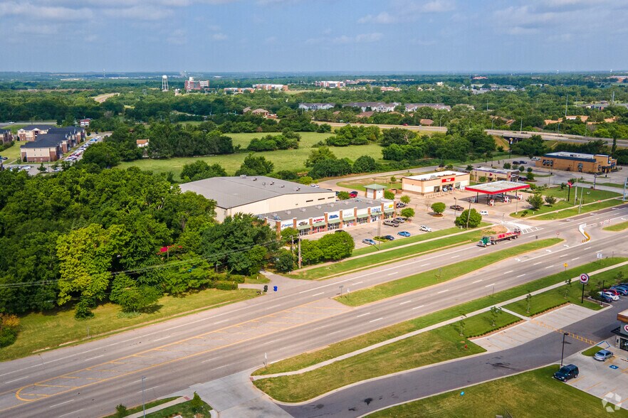 More Photos Of 3050 N Classen Blvd, Norman Unknown For Lease