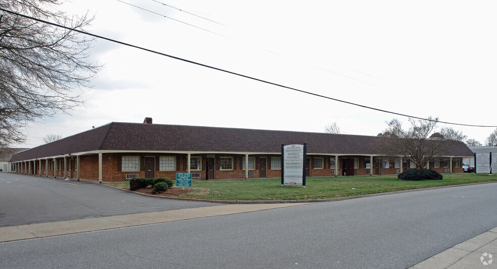 More Photos Of 809 Live Oak Dr, Chesapeake Light Distribution For Lease