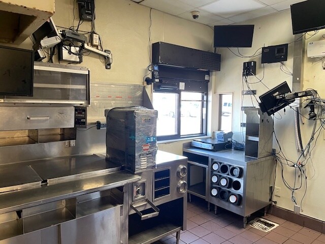 More Photos Of 1272 E Battlefield St, Springfield Restaurant For Lease