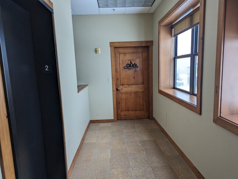 More Photos Of 733 N Main St, Bellevue General Retail For Sale