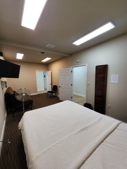 More Photos Of 2125 Martin Dr, Bedford Medical For Sale