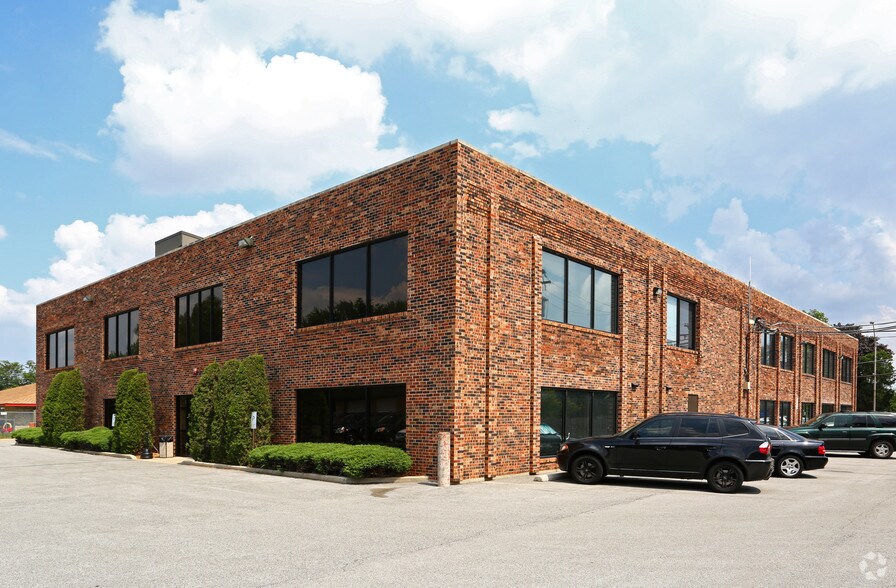 Primary Photo Of 9944 S Roberts Rd, Palos Hills Office For Lease