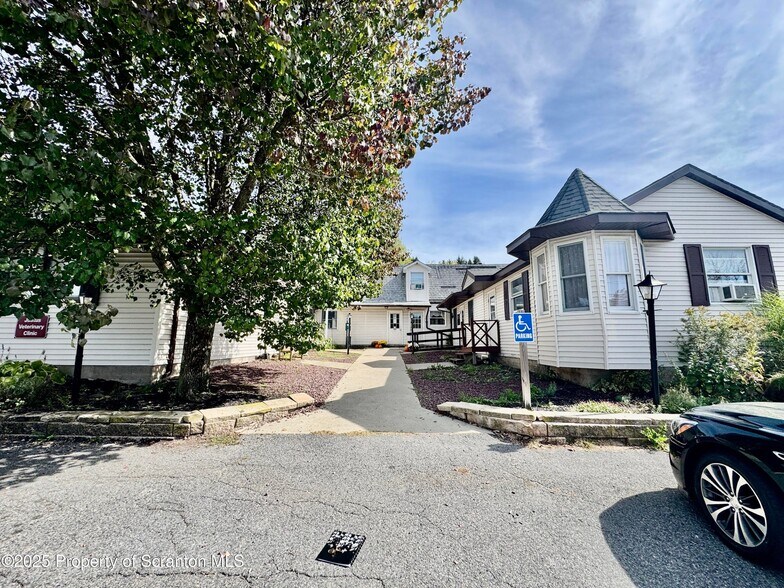 More Photos Of 1324 Justus Blvd, Clarks Summit Office For Lease