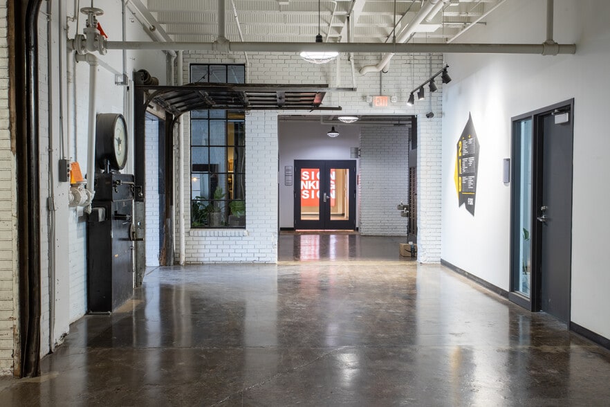 More Photos Of 1621-1701 E Hennepin Ave, Minneapolis Loft Creative Space For Lease