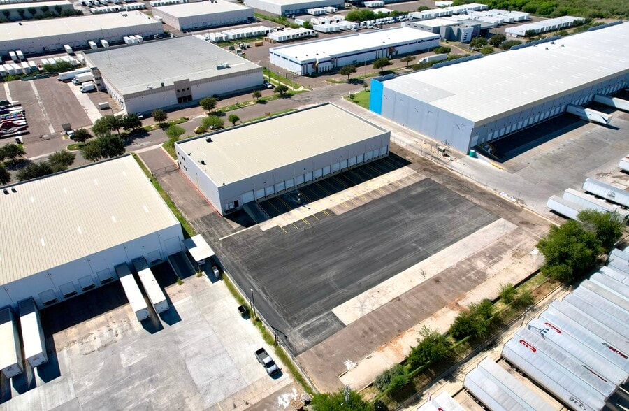 More Photos Of 14619 Archer Dr, Laredo Warehouse For Lease