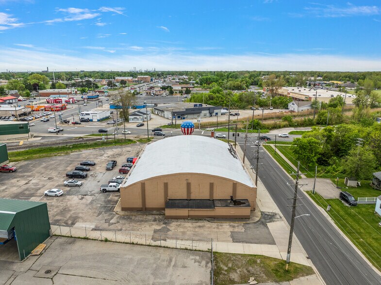 More Photos Of 2419 Lapeer Rd, Port Huron General Retail For Sale