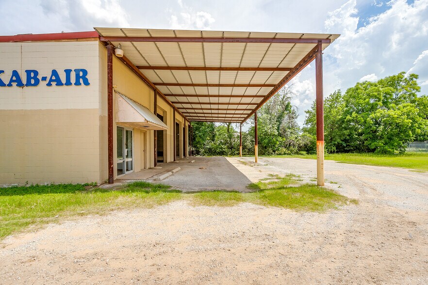 More Photos Of 3808 E 1st St, Fort Worth Light Manufacturing For Lease
