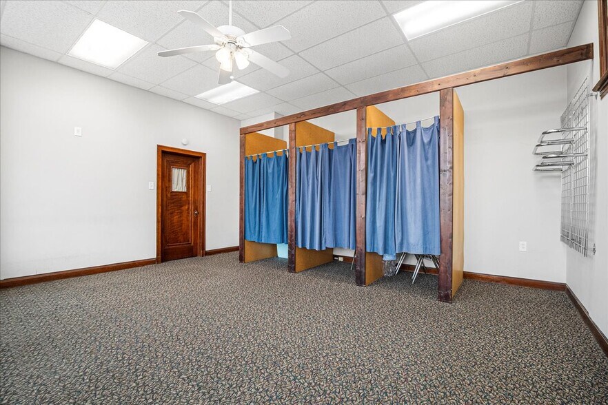 More Photos Of 8700 Gravois Rd, Saint Louis Storefront Retail Residential For Sale