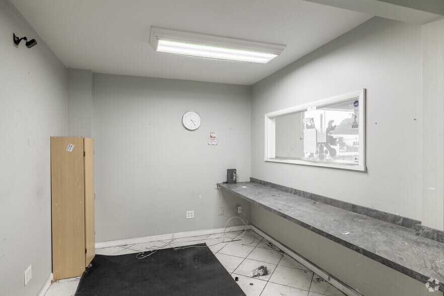 More Photos Of 1620-1646 SE Village Green Dr, Port, Port Saint Lucie Service For Lease