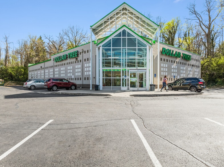 More Photos Of 7541 N Main St, Dayton Drugstore For Sale