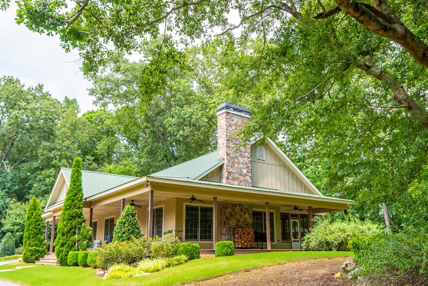 More Photos Of 565 Owens Gin Rd NE, Calhoun Lodge Meeting Hall For Sale