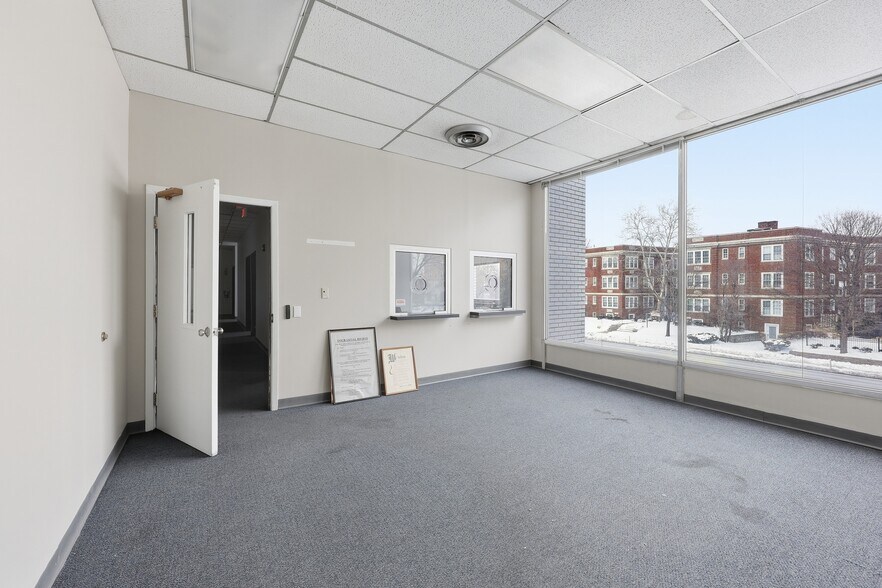 More Photos Of 899 E Broad St, Columbus Medical For Lease