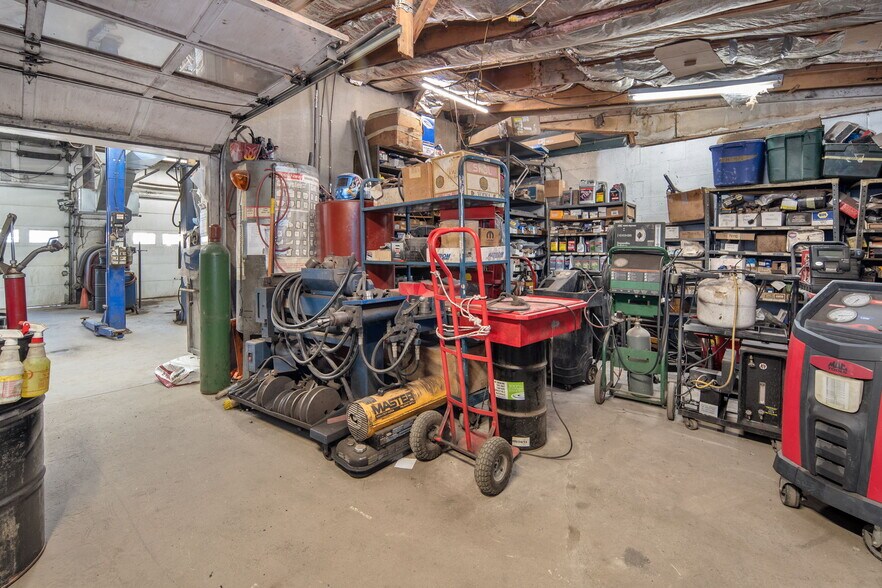More Photos Of 1907 Van Vranken Ave, Schenectady Auto Repair For Sale