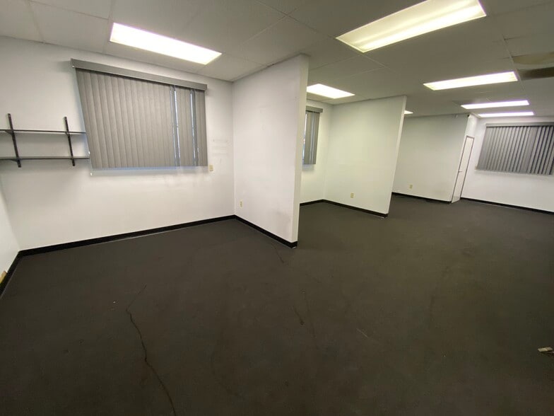 More Photos Of 1247 Brooks St, Ontario Land For Lease