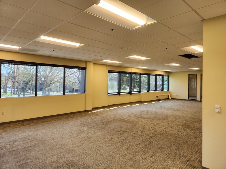 More Photos Of 8505 SW Creekside Pl, Beaverton Office For Lease